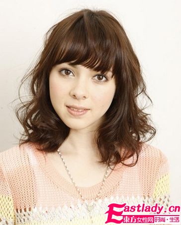 中卷發(fā)發(fā)型設(shè)計(jì) 打造完美小臉