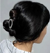 韓式經(jīng)典盤發(fā)DIY步驟圖解