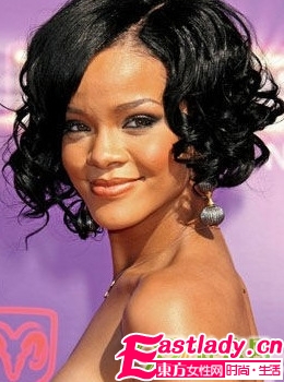 流行天后蕾哈娜的個(gè)性發(fā)型盤點(diǎn)