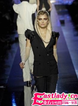 視覺(jué)盛宴 T臺(tái)百合的百變發(fā)型