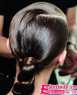 09最新韓國優(yōu)雅新娘盤發(fā)