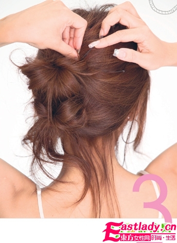 最具風(fēng)情韓式盤發(fā)步驟圖