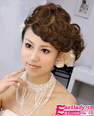 韓式蜈蚣辮盤發(fā)新娘發(fā)型