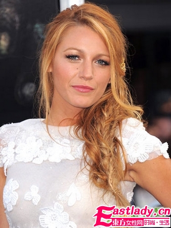 看女星玩轉(zhuǎn)各種辮子發(fā)型