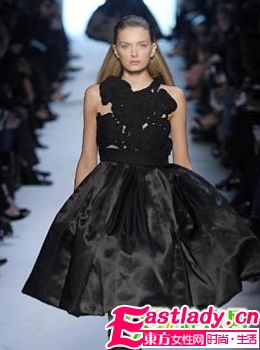 視覺(jué)盛宴 T臺(tái)百合的百變發(fā)型