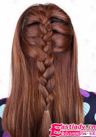 蝎子辮與發(fā)飾的搭配