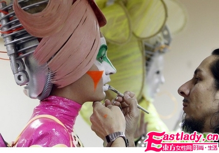 莫斯科另類發(fā)型秀 雷過Lady GaGa