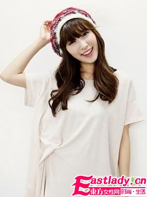 入冬時尚 看線帽如何搭配大卷發(fā)