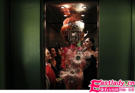 莫斯科另類發(fā)型秀 雷過Lady GaGa