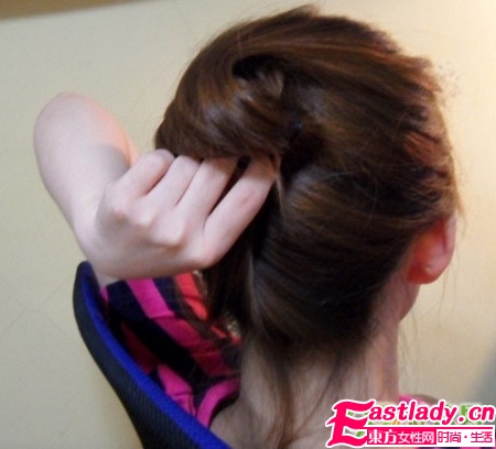 超簡單又優(yōu)雅好看的盤發(fā)步驟圖解