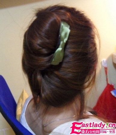 超簡(jiǎn)單又優(yōu)雅好看的盤發(fā)步驟圖解