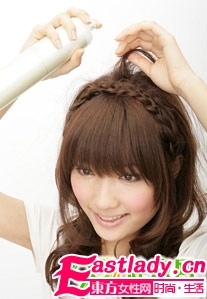 巧編小麻花辮 打造時尚發(fā)型