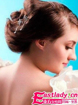 最新冬季簡約美韓式新娘盤發(fā)