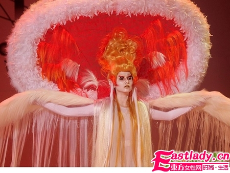 莫斯科另類發(fā)型秀 雷過Lady GaGa