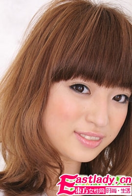 巧編小麻花辮 打造時尚發(fā)型