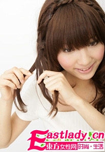 巧編小麻花辮 打造時(shí)尚發(fā)型