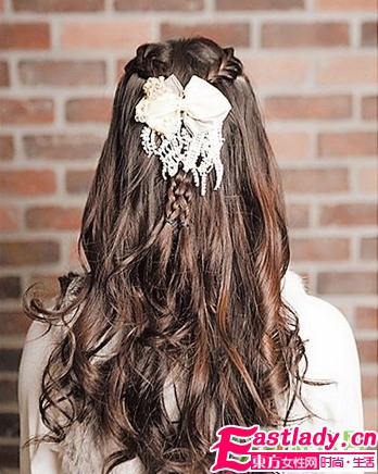 甜美中分編發(fā)的編法圖解