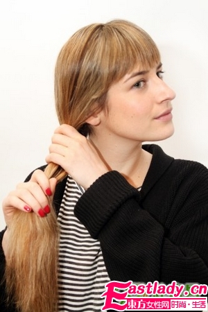 簡(jiǎn)單又別致的變異辮子發(fā)型編法