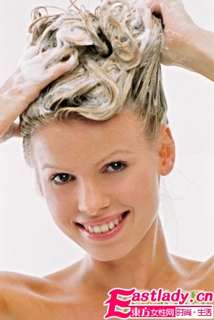 專家分享夏季護(hù)發(fā)妙招 拒絕頭屑油膩