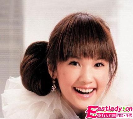 七夕約會 打造簡易時尚甜美發(fā)型