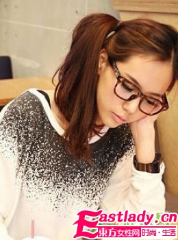 秋季最新韓國(guó)街拍時(shí)尚大卷發(fā)