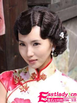 明星復(fù)古發(fā)型 品最美女人味
