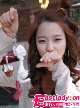 秋季最新韓國街拍時尚大卷發(fā)