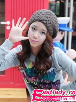 秋季最新韓國(guó)街拍時(shí)尚大卷發(fā)