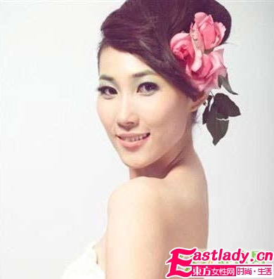 2011最流行新娘花朵發(fā)型