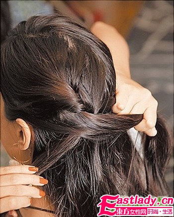 優(yōu)雅斜垂馬尾編發(fā)的編法圖解步驟