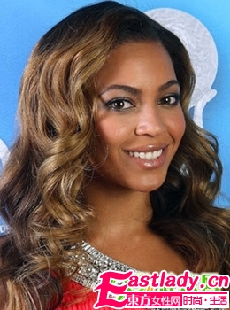 時(shí)尚明星 性感卷發(fā)10竅門