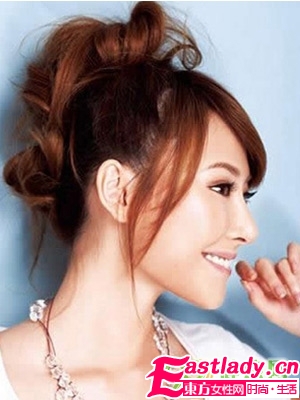 秋季簡(jiǎn)易韓式盤發(fā)步驟圖解