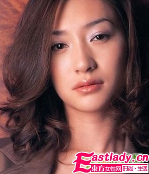 提升氣質(zhì)的李小冉經(jīng)典發(fā)型