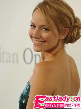 時尚明星 性感卷發(fā)10竅門