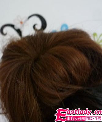 中長(zhǎng)發(fā)怎么扎花苞頭