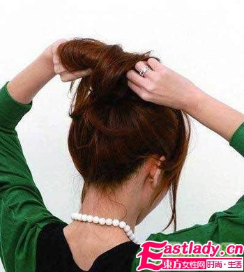 最實(shí)用花苞頭盤發(fā)步驟圖解