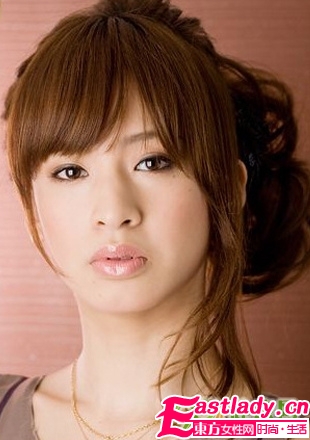 提升魅力 簡單盤發(fā)讓你光彩照人