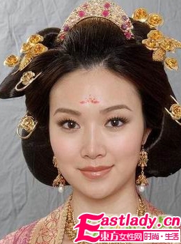 從《宮心記》看華麗盤發(fā)發(fā)髻