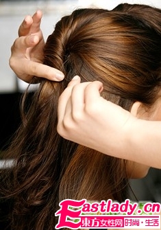輕熟女優(yōu)雅韓式盤發(fā)圖解