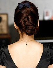 輕熟女優(yōu)雅韓式盤發(fā)圖解