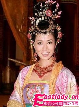 從《宮心記》看華麗盤發(fā)發(fā)髻