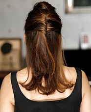 輕熟女優(yōu)雅韓式盤發(fā)圖解