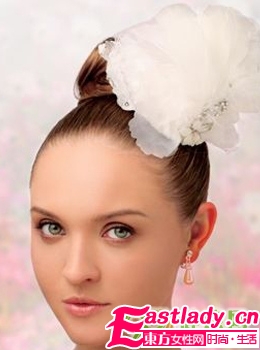 魅力獨(dú)特 7款美麗新娘盤發(fā)步驟