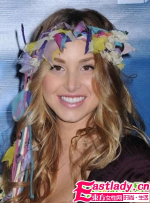 好萊塢女星親身示范今季的熱門發(fā)飾