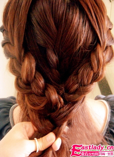 初秋韓式氣質(zhì)編發(fā)的編法步驟圖解