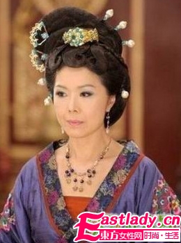 從《宮心記》看華麗盤發(fā)發(fā)髻