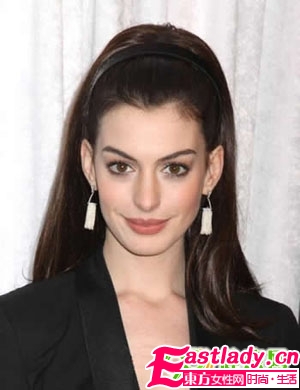 好萊塢女星親身示范今季的熱門發(fā)飾