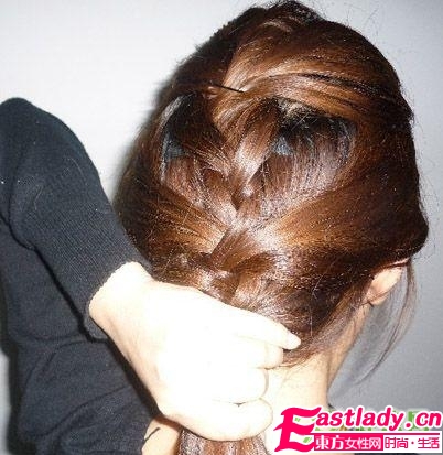 冬季韓式盤發(fā)圖解