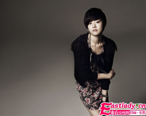 文根英短發(fā)寫真變熟女