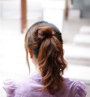 2011瘦臉的發(fā)型-散發(fā)浪漫氣息的花苞頭